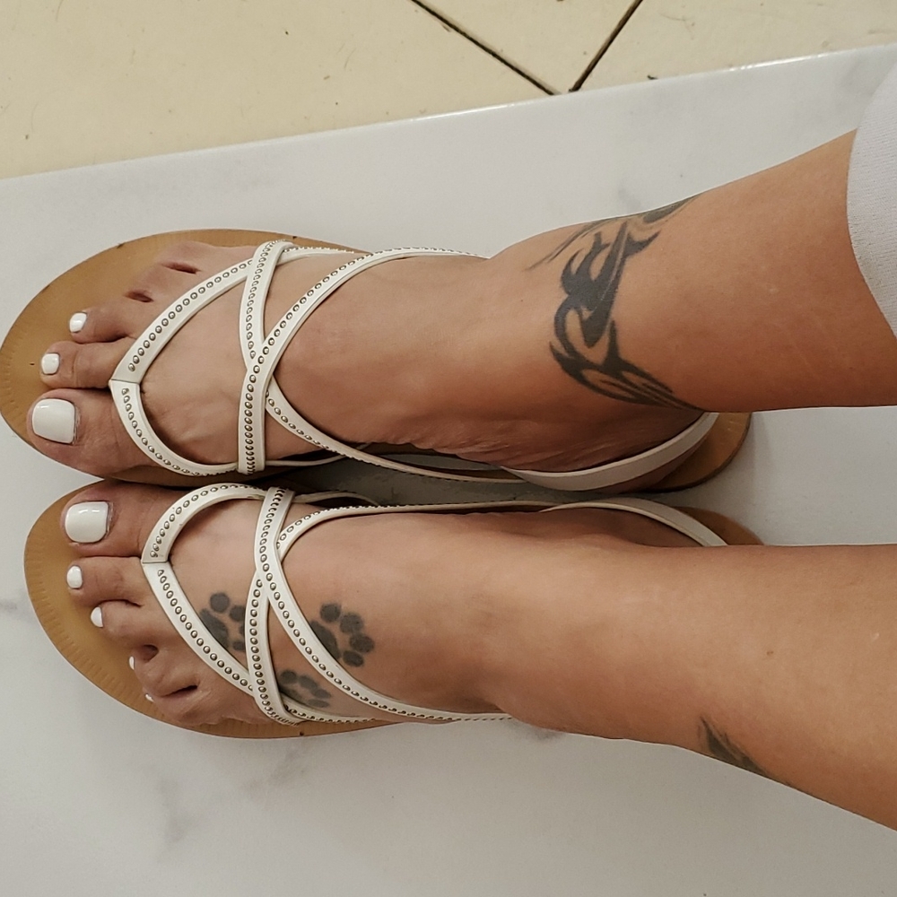 Antonio Melani white sandals size 9